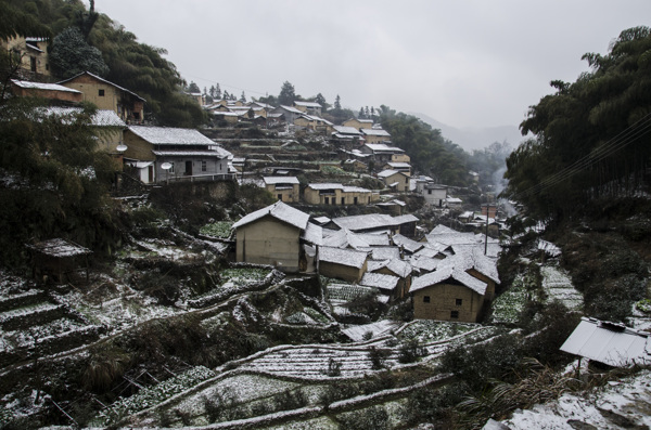 山村雪景图片