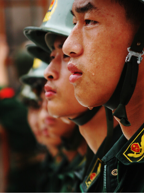 训练中的武警消防战士图片