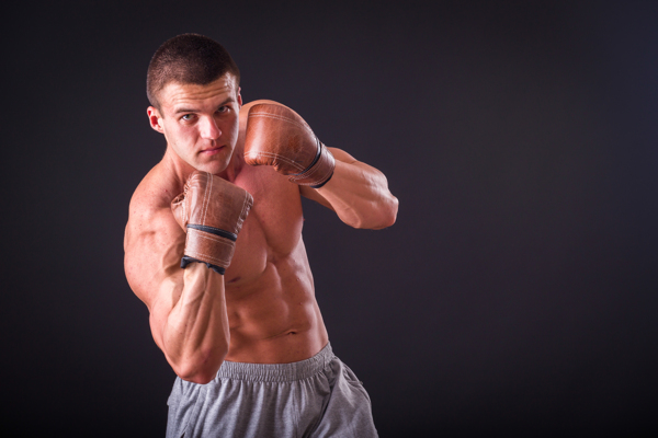强壮的肌肉拳击运动员图片