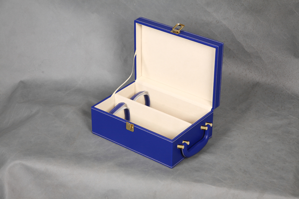 高档蓝色皮制酒外包装礼品盒图片