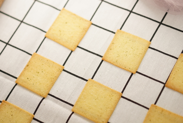 方形薄脆饼干 摆拍 休闲食品 饼干