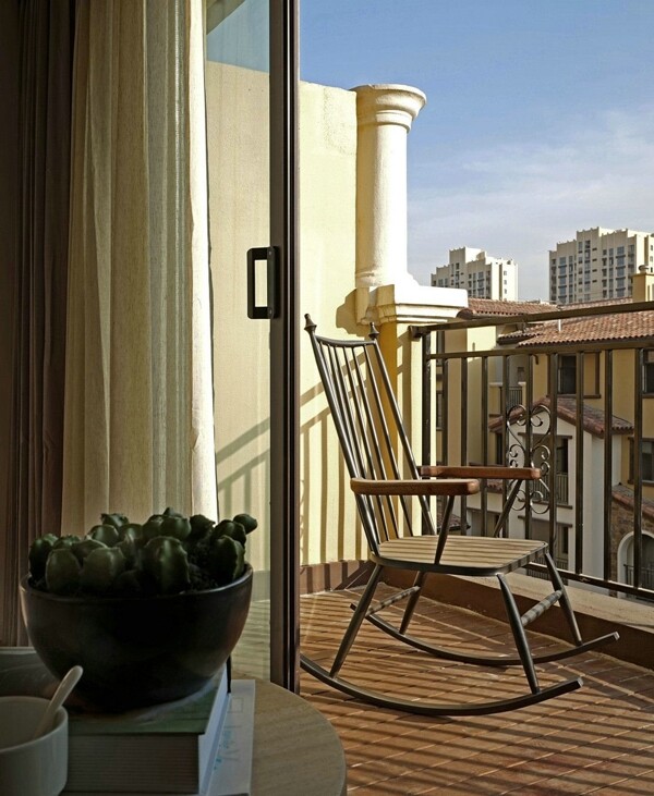美式家居卧室阳台效果图