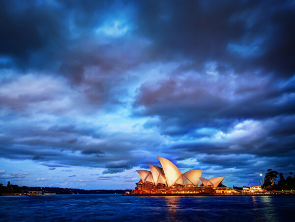 落日下澳洲悉尼歌剧院图片