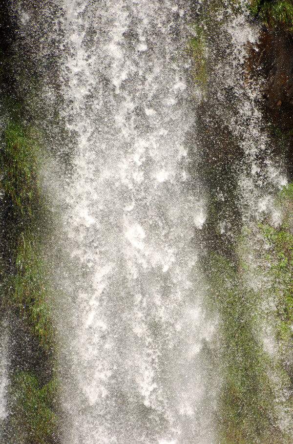 瀑布水涧图片