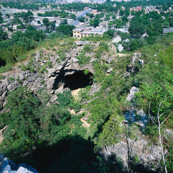 天然岩洞图片